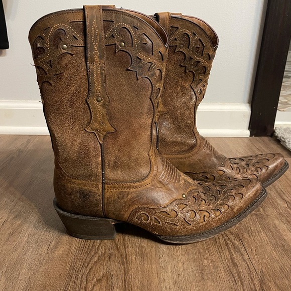 Ariat Shoes - Ariat women’s boots size 10